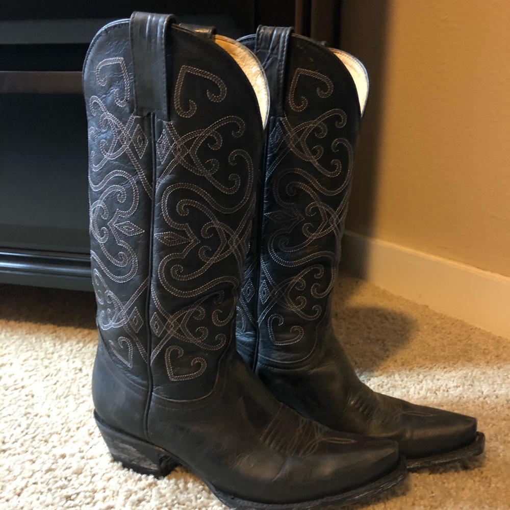 Women’s cowboy boots